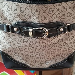 Carry land crossbody handbag